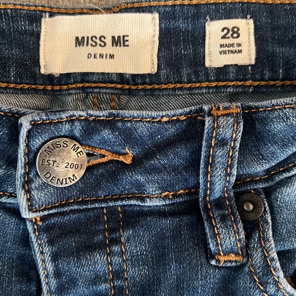Women’s size 28 Miss Me denim. - Picture 4 of 5
